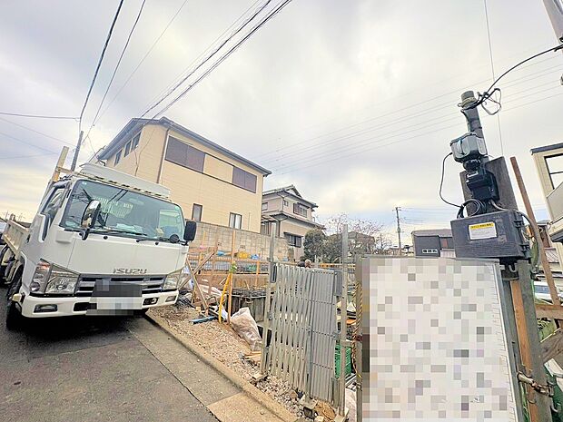 2階に設けたLDKは空間を明るく照らすことのできるバルコニーに面した間取り。(令和7年12月 撮影)