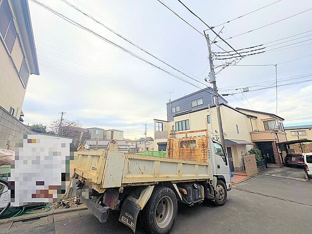 安心のビルトイン車庫を設けています。(令和7年12月 撮影)