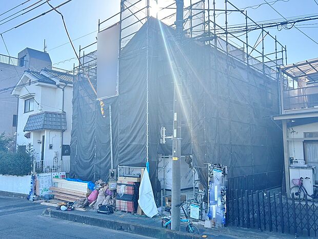 ワイドバルコニーは、お洗濯物が多い日でも安心です。(令和7年12月 撮影)