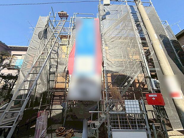 ゆったりとした16帖のLDKは会話が弾む対面式キッチンを採用しています。(令和8年1月 撮影)