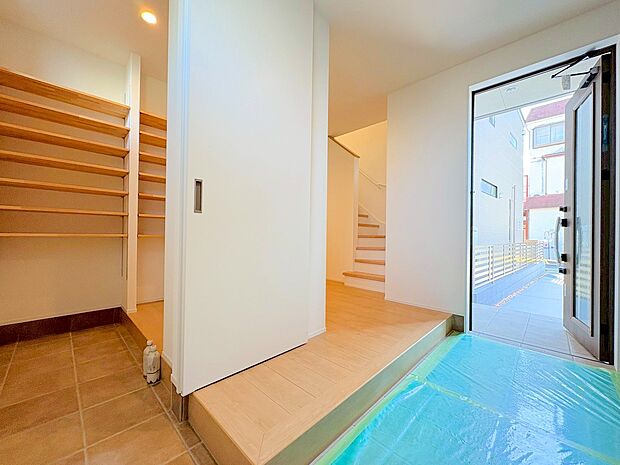 広めのスペースにつき人の出入りがスムーズです。