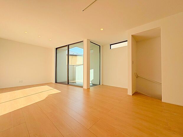 外からの視線を気にすることなく、眺めを楽しめる2階リビング。