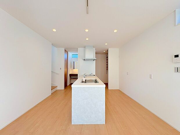 インテリアに馴染むデザイン性と使いやすい機能性を兼ね備えました。