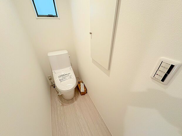 清潔感あるホワイト調のクロスで落ち着いた雰囲気を創り上げました。