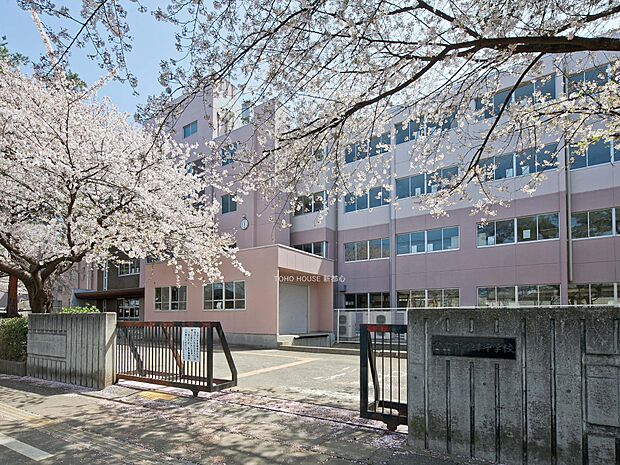 北本中学校まで約810m