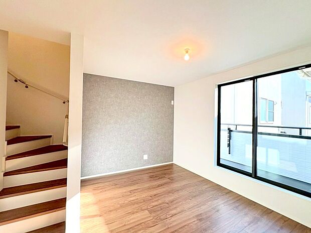 窓から風が通り抜けるような心地よさを感じられます。