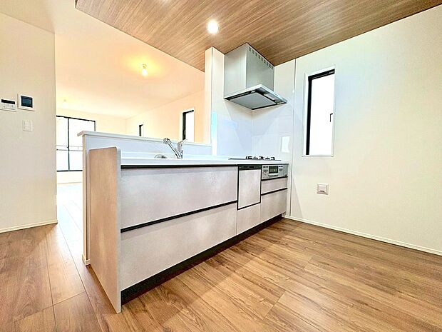 食洗機付きのシステムキッチン。使いやすくお手入れもラクラク。