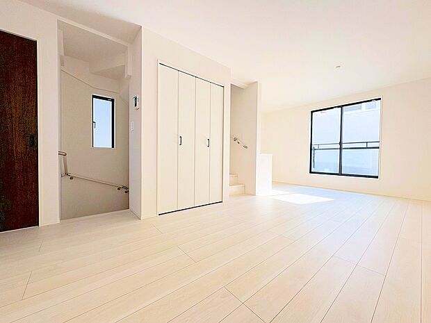 自然と家族のコミュニケーションが生まれるリビングイン階段を採用。