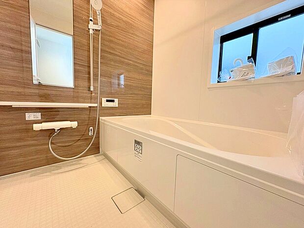 効果的に換気がしやすい窓付きの浴室。