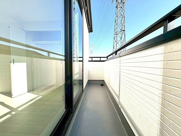 2階と3階にバルコニーを設けました。洗濯物が多い日も安心です。