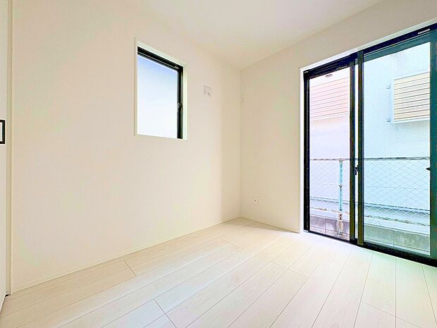 季節ごとに壁飾りや家具の配置を変えて楽しんでみませんか。