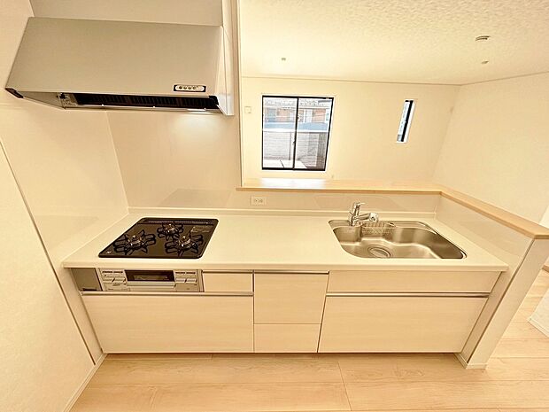 ホワイトを基調にした清潔感のあるキッチン。