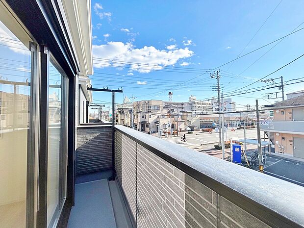 リビングに面したバルコニーです。