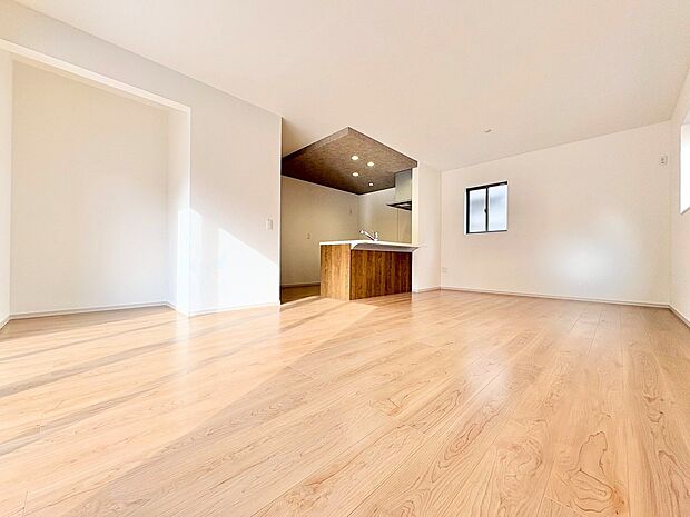 キッチンそばに洗面所、浴室を集めた無駄のないコンパクトな家事動線を確保。