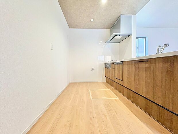 デザイン性と機能面を両立したシステムキッチン。