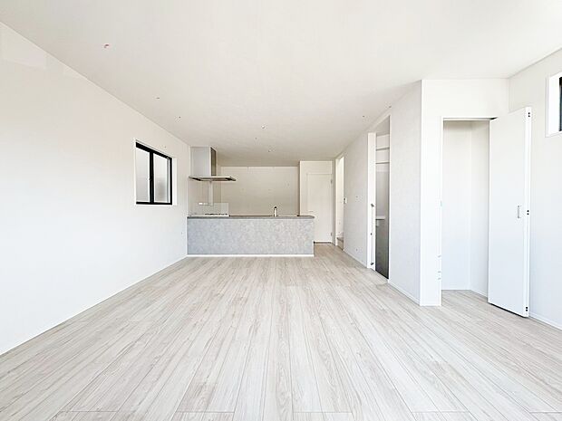 自然と家族のコミュニケーションが生まれるリビングイン階段を採用。