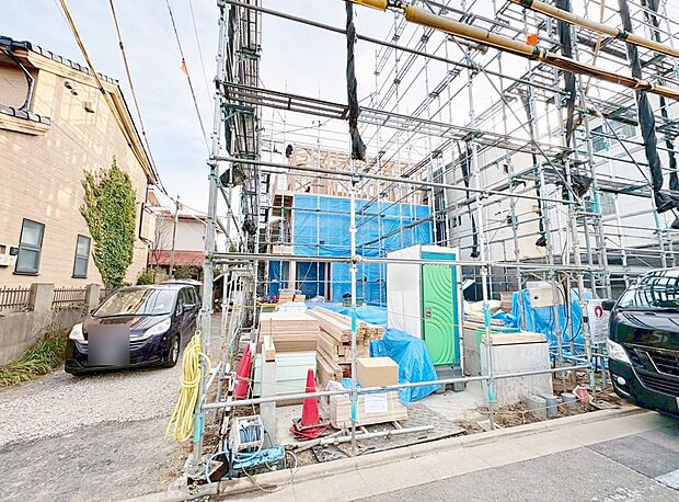 ほっと安らげる居心地の良いリビングは、ごろんと寛げる床暖房付きです。(令和8年1月 撮影)