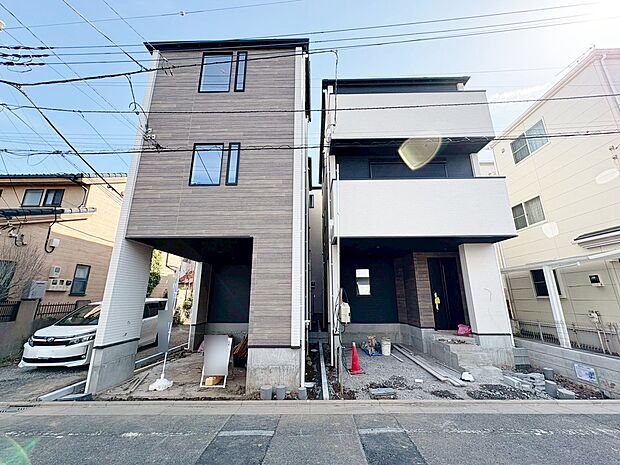 雨や風、雪などから車を守ってくれるビルトインガレージを採用。(令和8年3月 撮影)