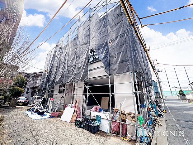 外構を美しく飾るのも戸建住宅ならではの愉しみ。(令和8年2月 撮影)