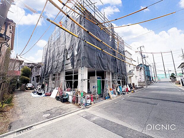 小学校まで徒歩10分、中学校まで徒歩6分の立地。(令和8年2月 撮影)