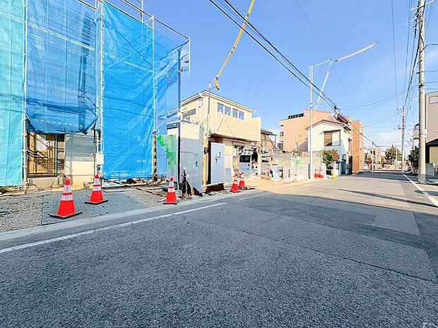 小学校まで徒歩5分でお子様の通学も安心です。(令和8年1月 撮影)