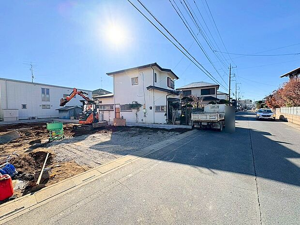 カースペースに並列で3台駐車可能です。(令和7年11月 撮影)