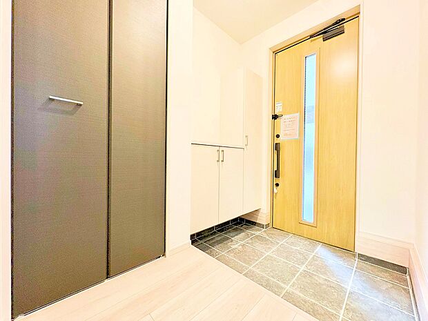 「行ってきます」と「ただいま」はこの玄関から始まります。