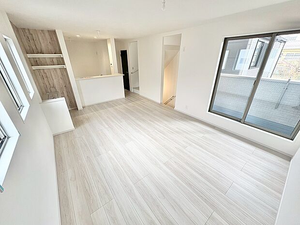 外からの視線を気にすることなく、眺めを楽しめる2階リビング。