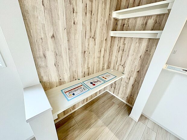 パソコン作業や在宅ワークに最適なカウンターコーナーを設けました。