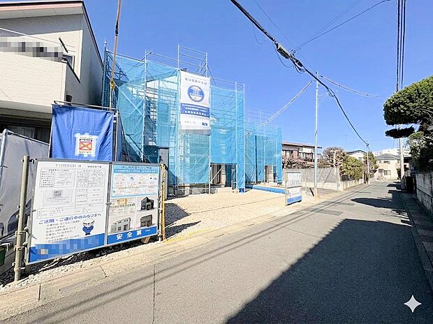 19帖のLDKはデザイン性の高い折り上げ天井で開放感を演出しています。(令和8年3月 撮影)