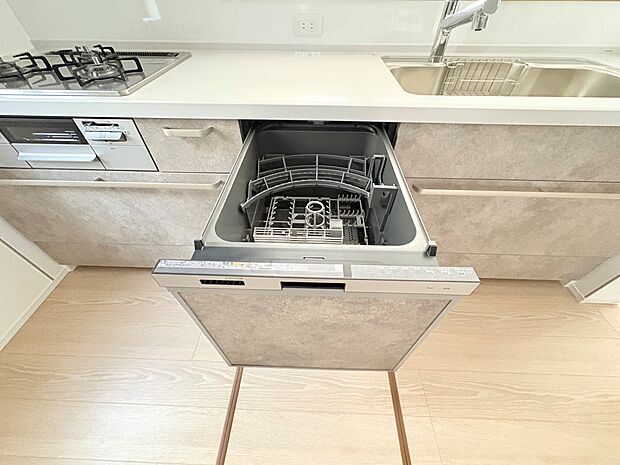 ビルトイン食洗機で作業スペースがすっきりし、広々とお料理できます。