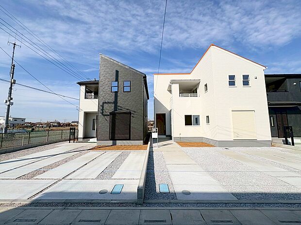 ゆとりの敷地48.1坪。並列3台駐車可能です。リビングスルー階段を採用しました。