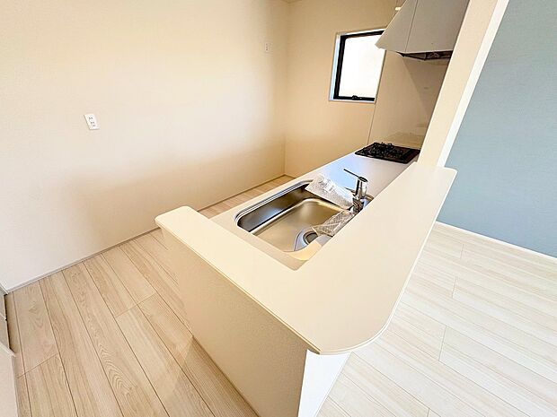 材料を並べたり盛り付けたり、作業しやすい広さを確保しました。