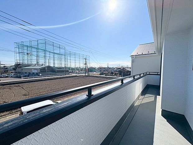 バルコニーに出た時、頬をなでる優しい風を感じます。