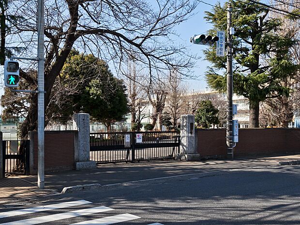 伊奈中学校まで約750m