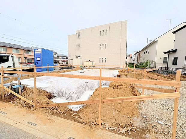 採光に富んだ設計で明るい空間を演出しています。(令和7年10月 撮影)