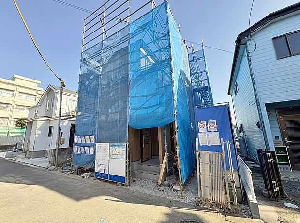 2部屋から行き来できる続きバルコニーを配置しました。バルコニーは二面配置。(令和7年12月 撮影)