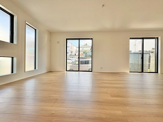 くつろぎの時間をさらに開放的にするLDK+続き間和室付き。