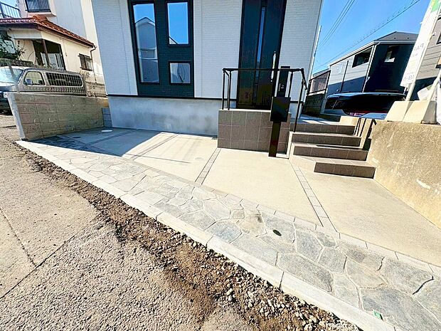 この街ならではの美しい風景物語が室内に展開します。