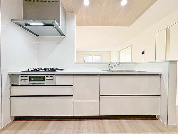 キッチンからリビング全体を見渡せます。