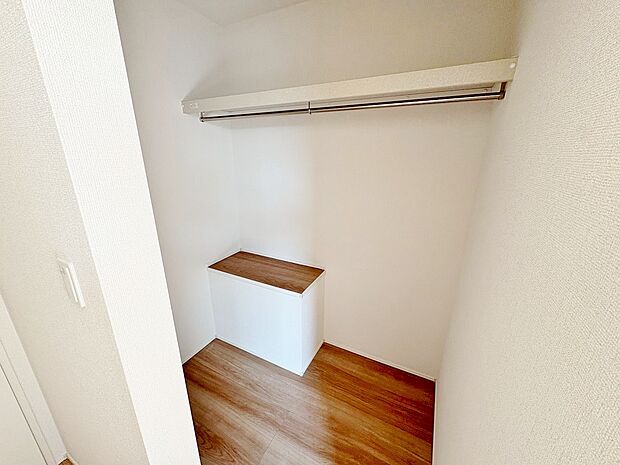 スペースを有効活用し、各所にしっかりと収納を設けています。