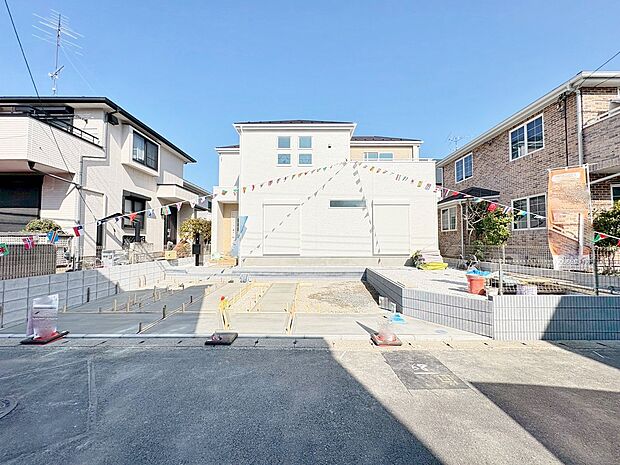 カースペースには並列で2台駐車可能です。(令和8年2月 撮影)