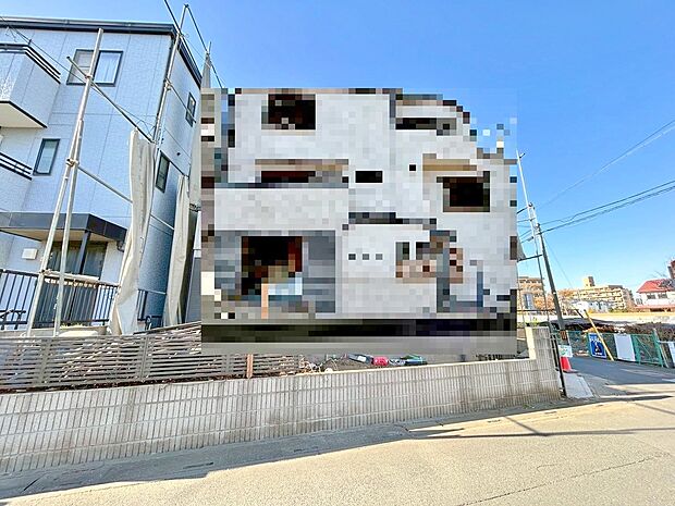 与野本町駅まで徒歩11分、南与野駅まで徒歩13分の立地です。(令和7年12月 撮影)