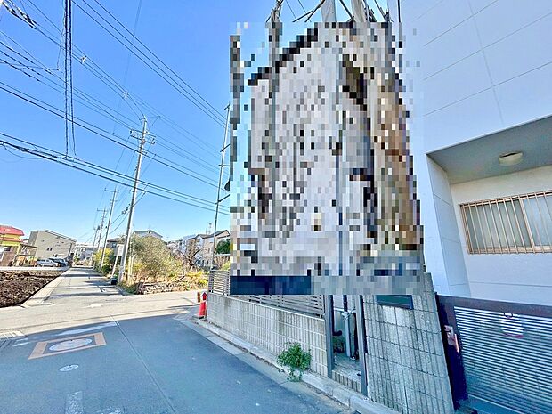 ちょっとした雨なら防げる広々としたインナーバルコニーを採用しました。(令和7年12月 撮影)