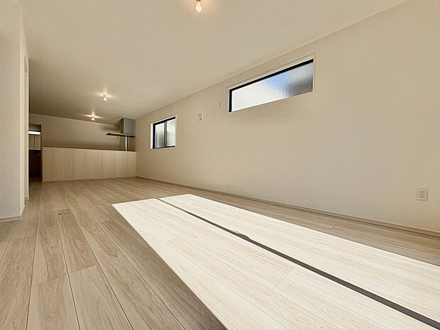 時間の移ろいによって様々な表情を見せるシルエットを楽しめます。