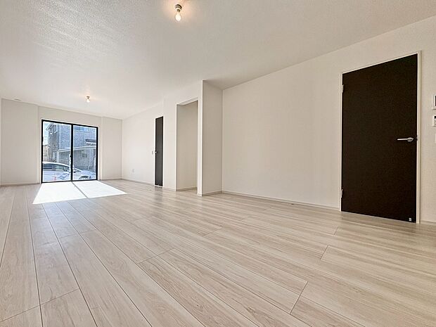 洗練された空気感の中にも落ち着きを感じる贅沢なLDK。