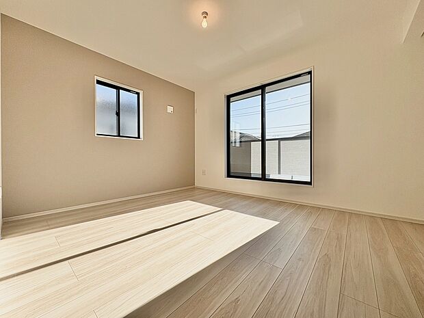 心地よい春の風が室内に静かに流れてきます。