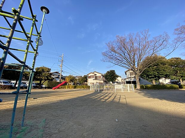 戸塚鋏町公園まで約750m