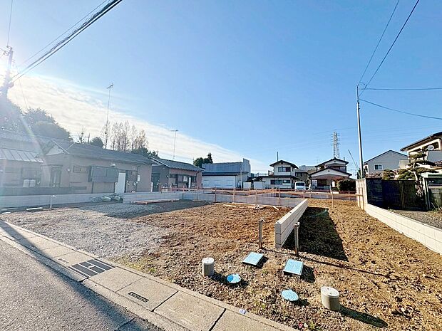 周辺環境とのコラボレーションにより明るい空間を演出。(令和7年12月 撮影)