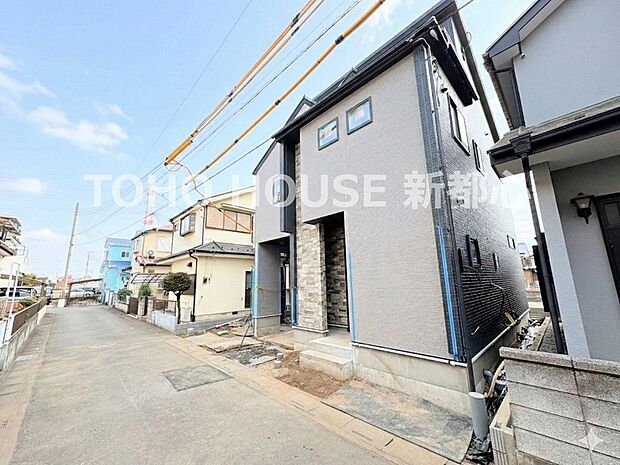 小・中学校まで徒歩7分でお子様の通学も安心です。(令和8年3月 撮影)